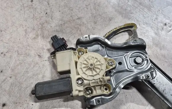 Toyota Avensis T270 Rear door window regulator with motor 992045100