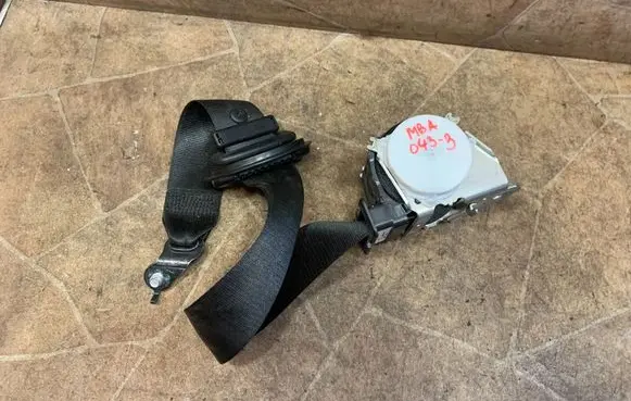 BMW 3 E90 E91 Front seatbelt 33035173