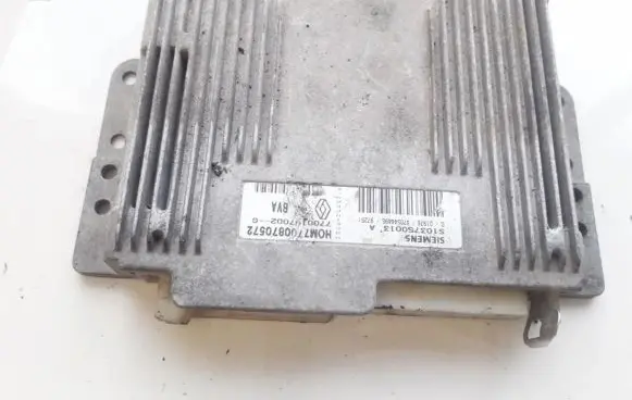 Renault Megane I Engine control unit/module 7700870572 S103750013A