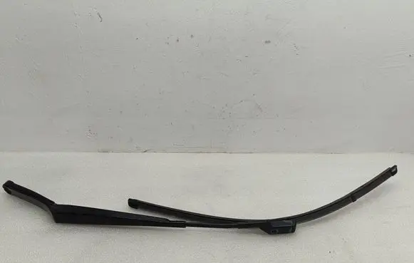Volkswagen Golf V Front wiper blade arm 1Q1955409