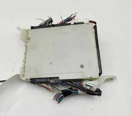 Toyota Prius (XW50) Fuse module 8273047530C