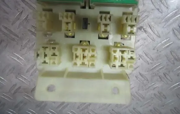 Mitsubishi Carisma Fuse box set 1341ya1