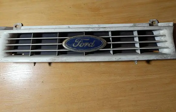Ford Sierra Front bumper upper radiator grill 90BG8200BBW