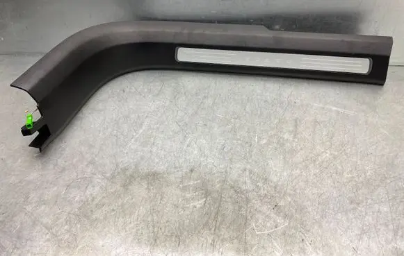 Volvo XC90 Side skirt front trim 39829989 32244301