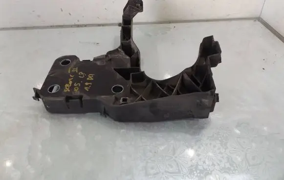 Renault Scenic II - Grand scenic II Front bumper mounting bracket 8200137495