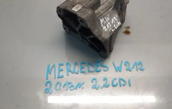 Mercedes-Benz E AMG W212 Engine mounting bracket A6512230004
