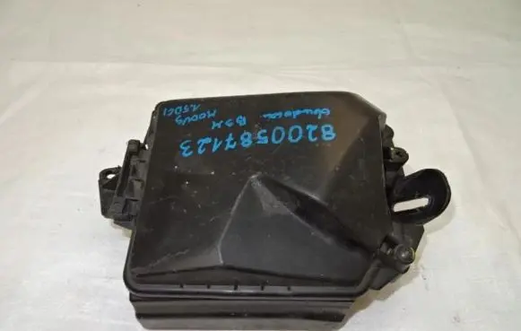Renault Clio III Fuse box cover 8200587123