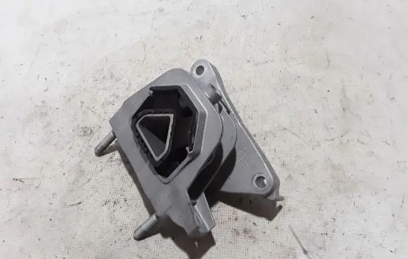 Peugeot 208 Engine mount bracket 9826533880