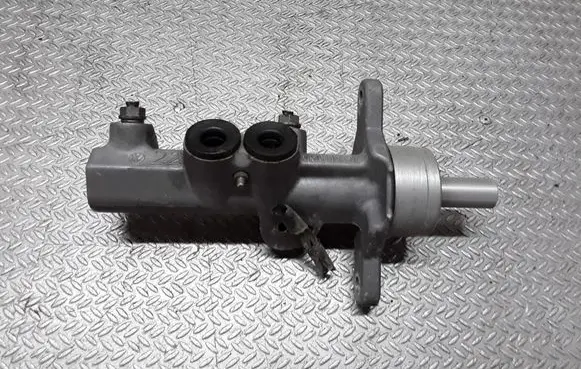 Volkswagen Golf V Master brake cylinder 1K1614019F
