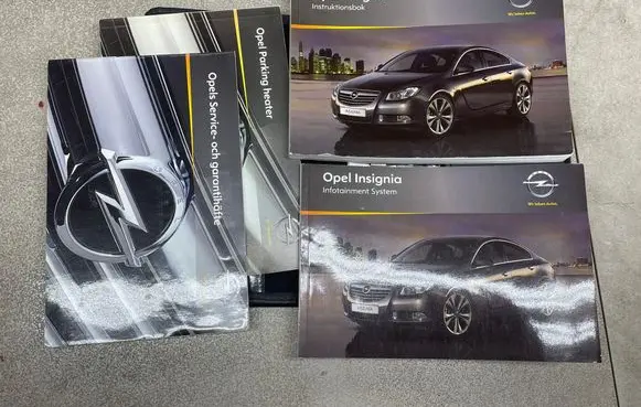 Opel Insignia A Owners service history hand book 