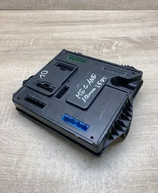 Renault Megane III Central body control module 284B13640R S180098201D