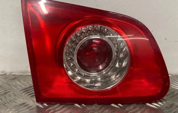 Tailgate rear/tail lights