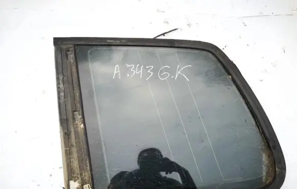Volkswagen Touran I Rear side window