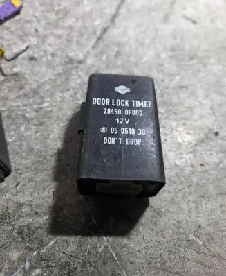 Nissan Terrano Door control unit/module 284500F000 05051030