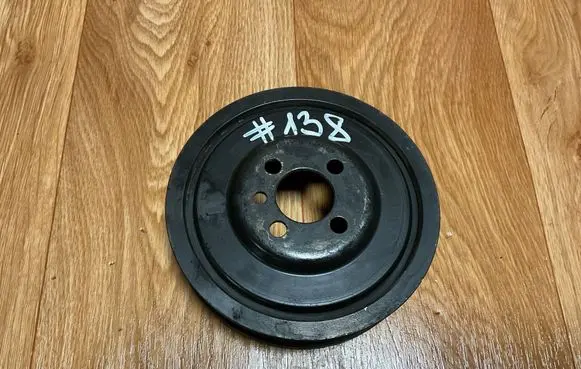 Volkswagen PASSAT B6 Crankshaft pulley 03G105243