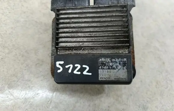 Toyota Avensis T250 Fuel injection control unit/module 8987120050