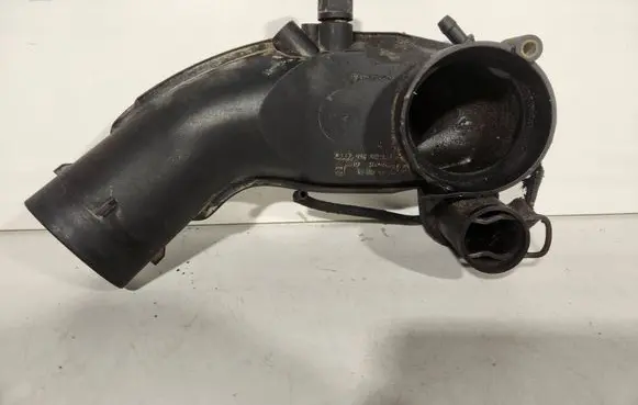 Audi A8 S8 D2 4D Air intake hose/pipe 3915268904 078133357 078133357A