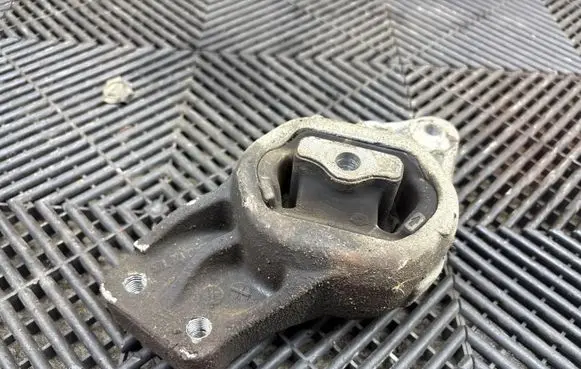 Ram 1500 DT Engine mount bracket