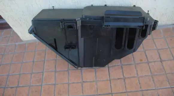 Mercedes-Benz E W210 Fuse box cover 2105400250
