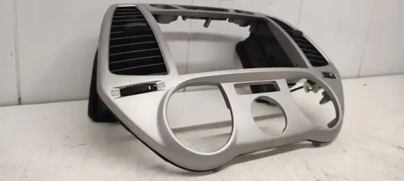 Hyundai i20 (PB PBT) Dashboard center trim panel 847401J100