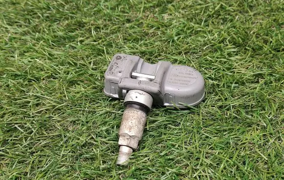 Mercedes-Benz E W212 Tire pressure sensor A0009054100