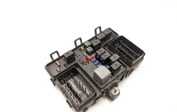 Ford Mondeo MK V Fuse module FG9T-14A067EB