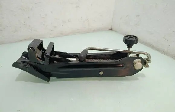 Volkswagen Caddy Lift Jack 2K5011031