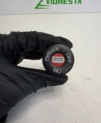 Passenger airbag on/off switch