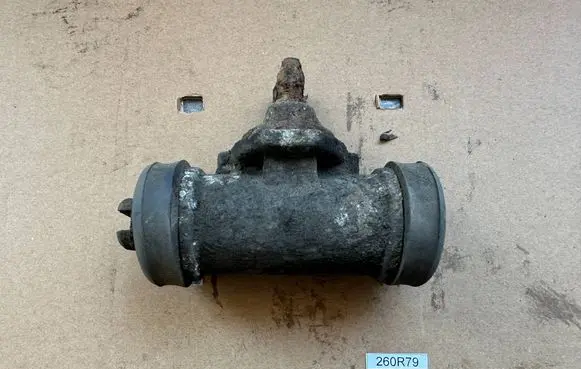 Nissan Patrol 260 Rear brake cylinder 44100G9825