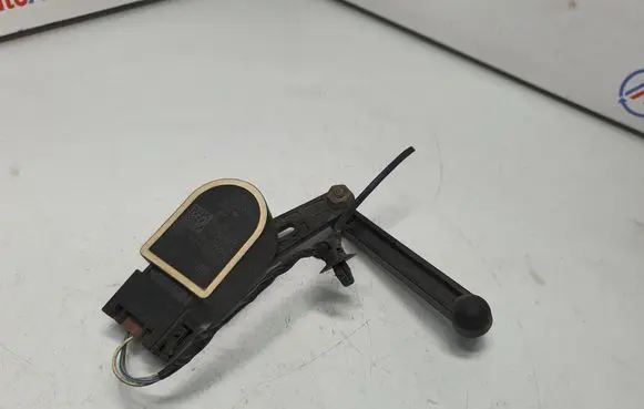 Headlight/headlamp level sensor