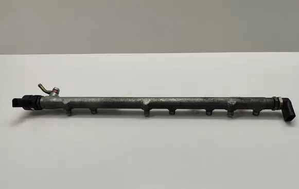 BMW 5 E60 E61 Fuel main line pipe 7788679 0445216008 0281002481