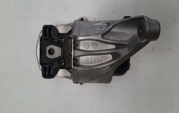 Engine mount vacuum valve