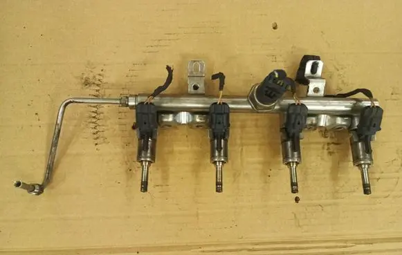 Peugeot 5008 Fuel injector 7591623 V7591623