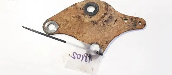 Peugeot 407 Engine mounting bracket