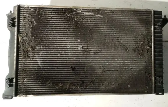 Audi A4 S4 B7 8E 8H Coolant radiator