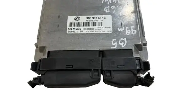 Volkswagen PASSAT B5 Engine control unit/module 3B0907557C 5WP433205