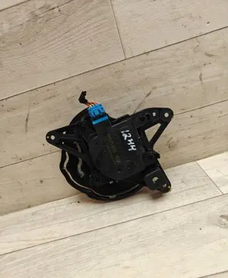 Hyundai i40 Air flap motor/actuator H400730890