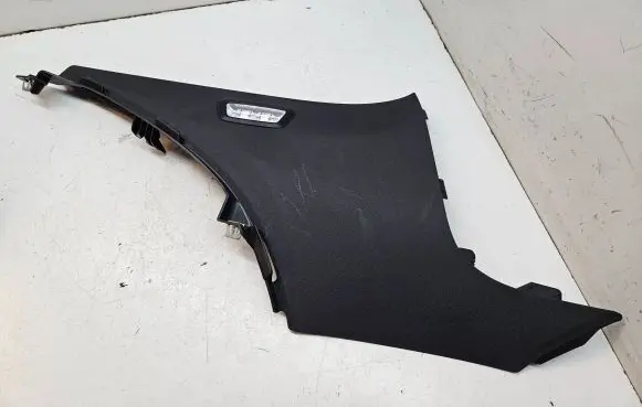 Mercedes-Benz GLC C253 (D)pillar trim (top) A2536903300