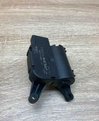 Volkswagen Tiguan Air flap motor/actuator 1K2907511E 0132801344
