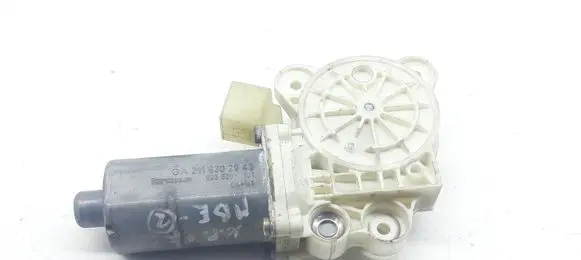Mercedes-Benz E W211 Front door window regulator motor A2118202942