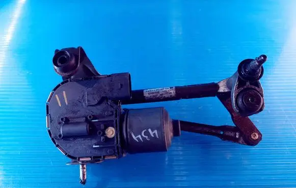 Seat Toledo III (5P) Front wiper linkage and motor 5P0955120A 5P0955024C