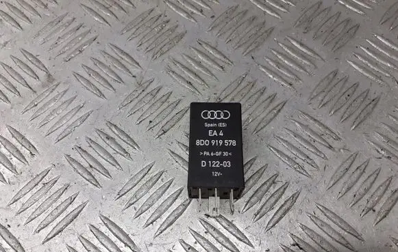Volkswagen PASSAT B5 Other relay 8D0919578