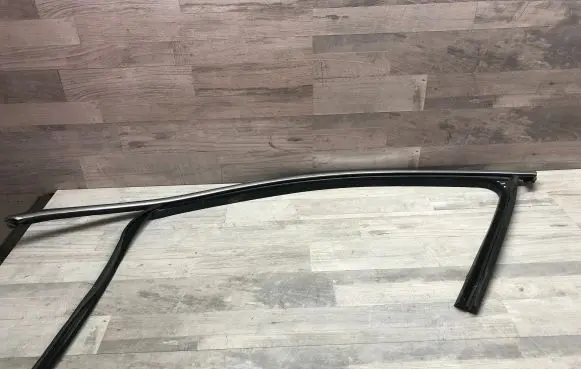 Volkswagen PASSAT B8 Rubber seal front door (on door) 