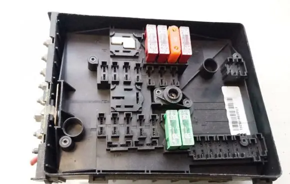 Volkswagen Golf V Fuse box set 1k0937125a