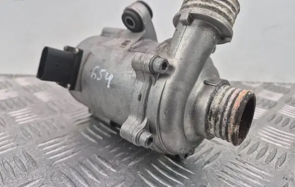 BMW 4 F32 F33 Water pump 707223010 23112200104
