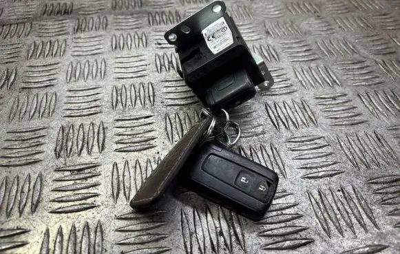 Toyota Corolla Verso AR10 Ignition lock 0336
