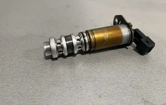 BMW 3 E92 E93 Camshaft vanos timing valve 7584115 13151279 11367584115