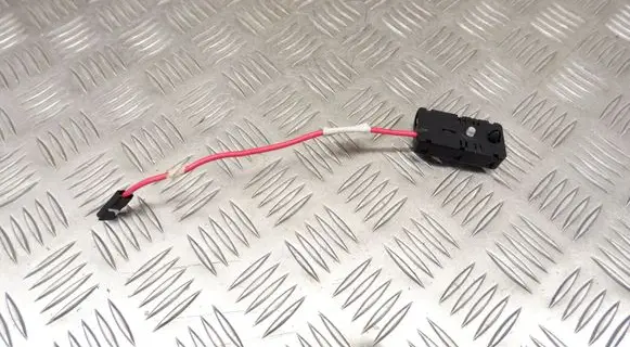 Tesla Model Y Aerial antenna filter 955711201 150942100C