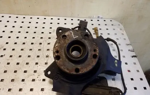 Front wheel hub