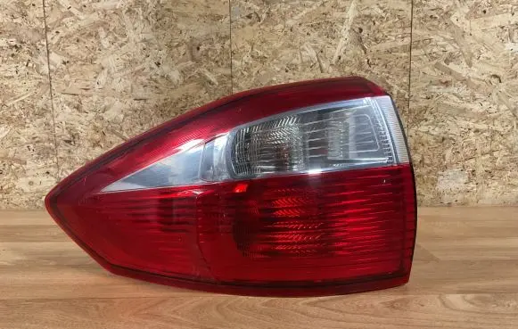 Ford C-MAX II Rear/tail lights 89079513